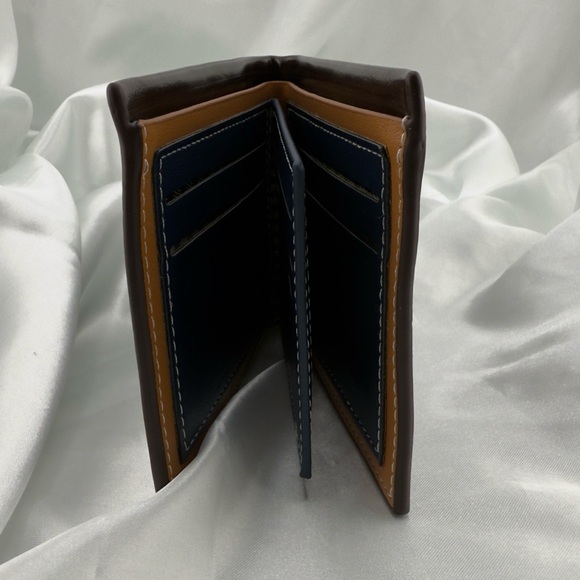 Elegant Black and Tan Men's Wallet - Picture 3 of 11